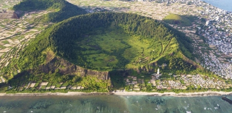 Du lịch Lý Sơn, khám phá Hang Câu, xem dù lượn