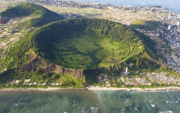 Du lịch Lý Sơn, khám phá Hang Câu, xem dù lượn