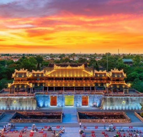 Khám Phá Ẩm Thực Huế – Hương Vị Đậm Đà của Xứ Thơ