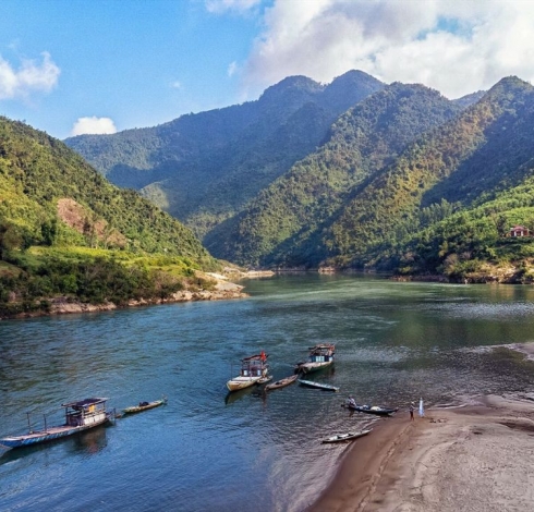 Hòn Kẽm Đá Dừng - Ngược Dòng Thu Bồn Khám Phá Kỳ Quan Thiên Nhiên