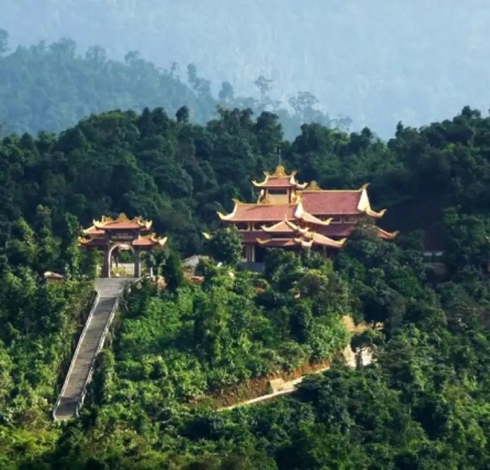 Núi Yên Tử - Khám Phá Chốn Thiêng Ngự Ở Vùng Đông Bắc