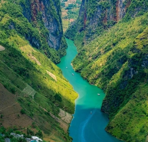 Most Detailed Guide To Nho Que River Boat Trip Experience