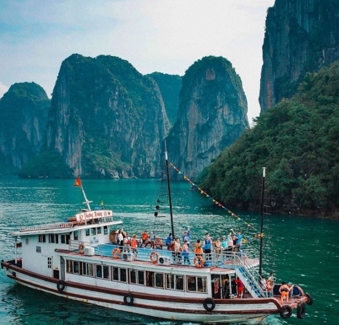 Vịnh Hạ Long 2 Ngày 1 Đêm - Khám Phá Kỳ Quan Thiên Nhiên