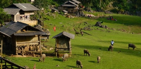 Hang Táu Mộc Châu - Làng Nguyên Thủy Đẹp Quên Lối Về