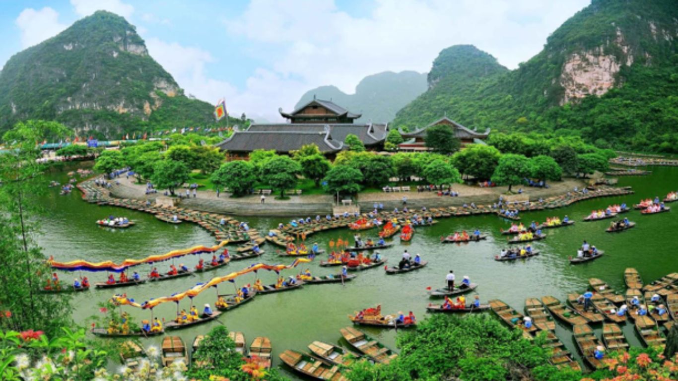 HA NOI - HA LONG BAY - DA NANG - HO CHI MINH 8 NIGHTS 9 DAYS