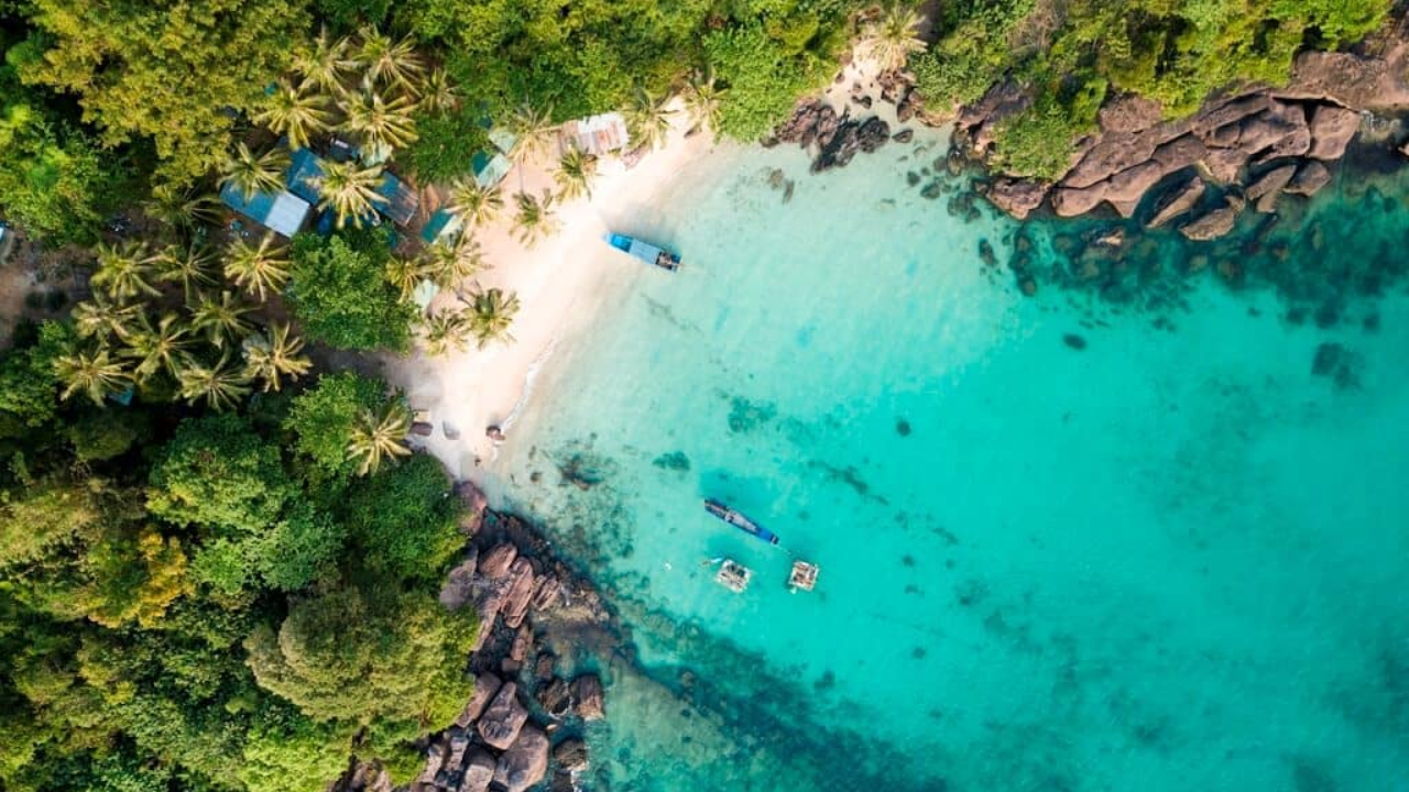 Four-Island Tour – Hidden Gems and Stunning Coral Reefs