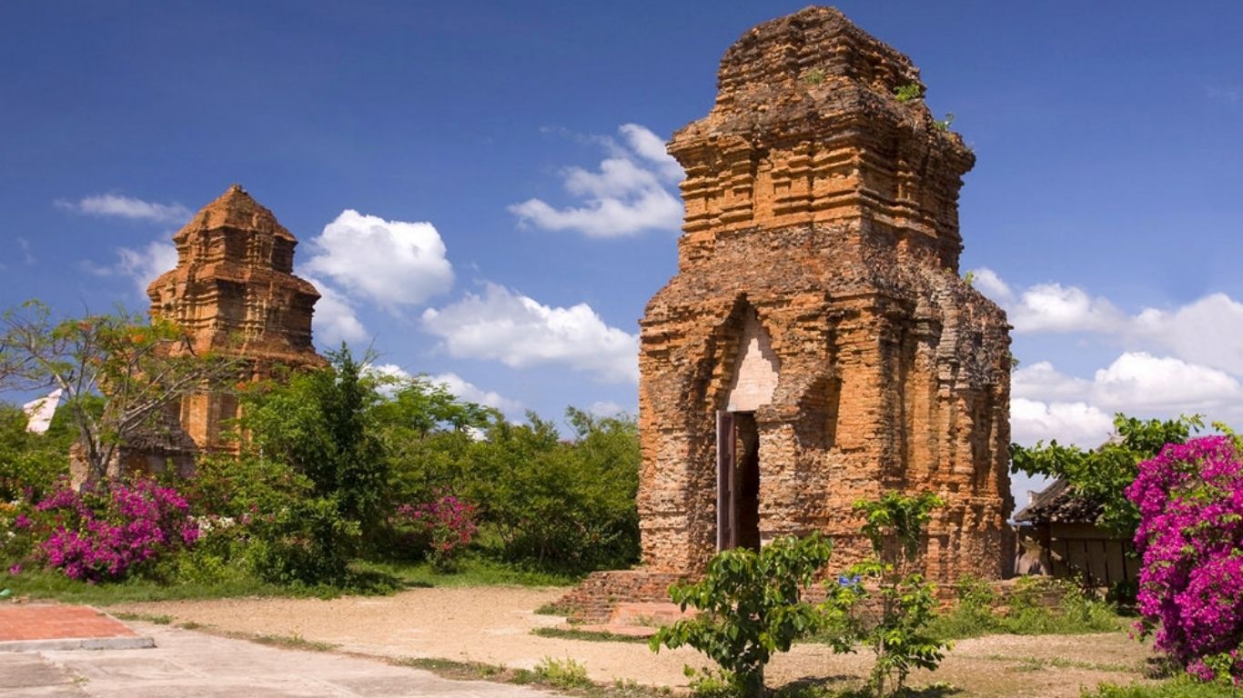 Top 10 Famous Temples in Vietnam for Indian Travelers