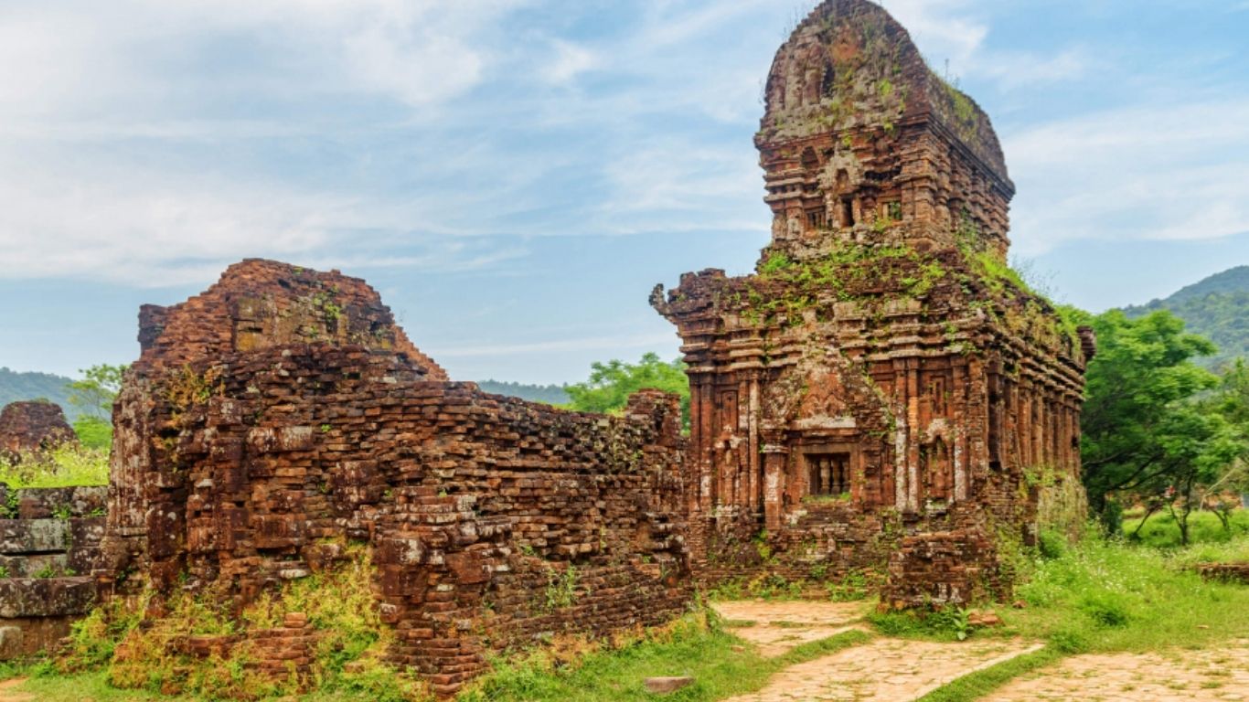 Top 10 Famous Temples in Vietnam for Indian Travelers