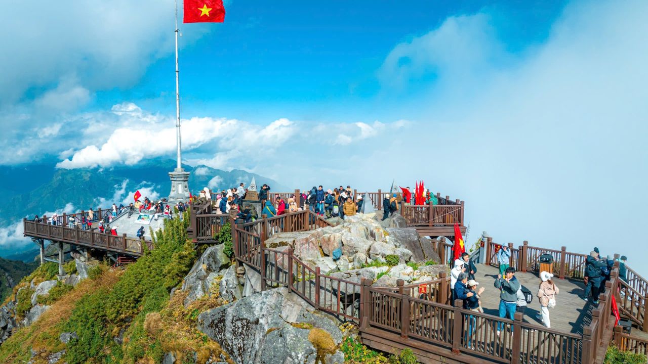A Glimpse of Fansipan - The Symbol of Sapa