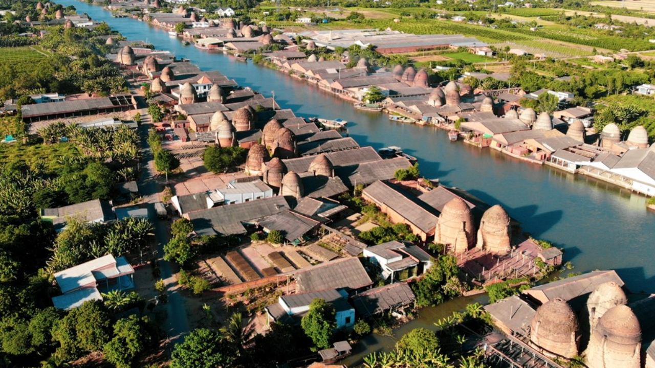 Mang Thit Pottery Village