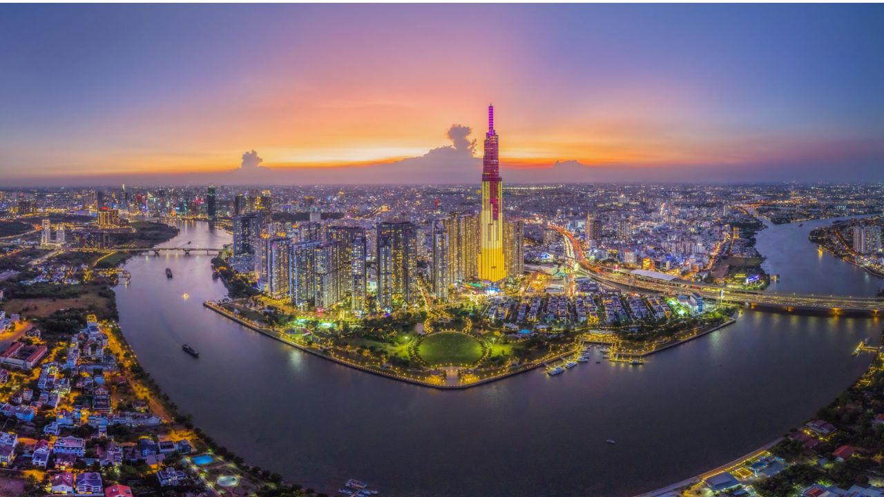 Explore Ho Chi Minh City sparkling at night