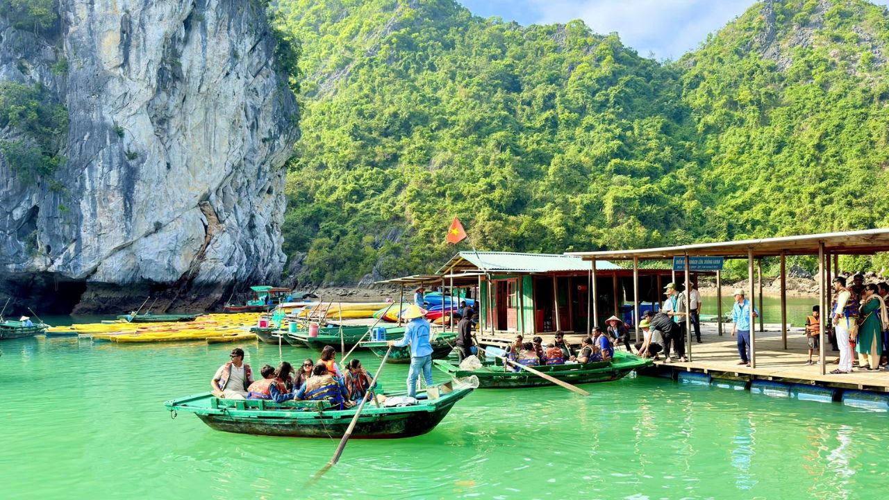 Explore the attractive Ninh Binh - Hoa Lu & Trang An