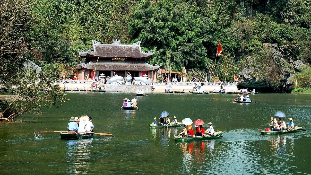 Khám phá đôi nét về chùa Hương Hà Nội