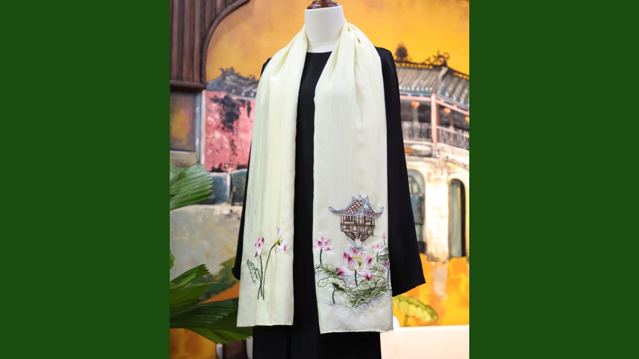 Shopping Guide for Vietnam - Silk and silk scarves should be purchased