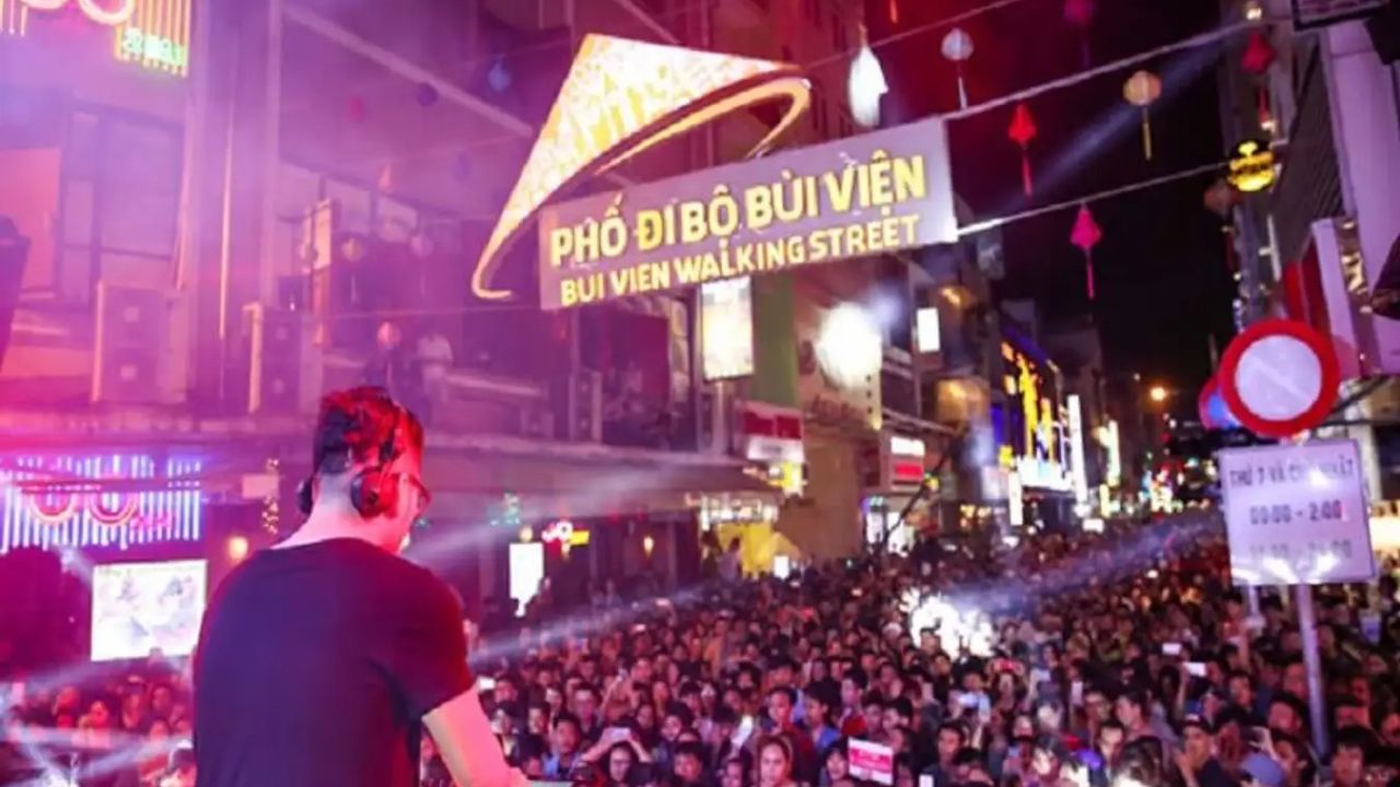 Street art performances at Bui Vien Walking Street Saigon