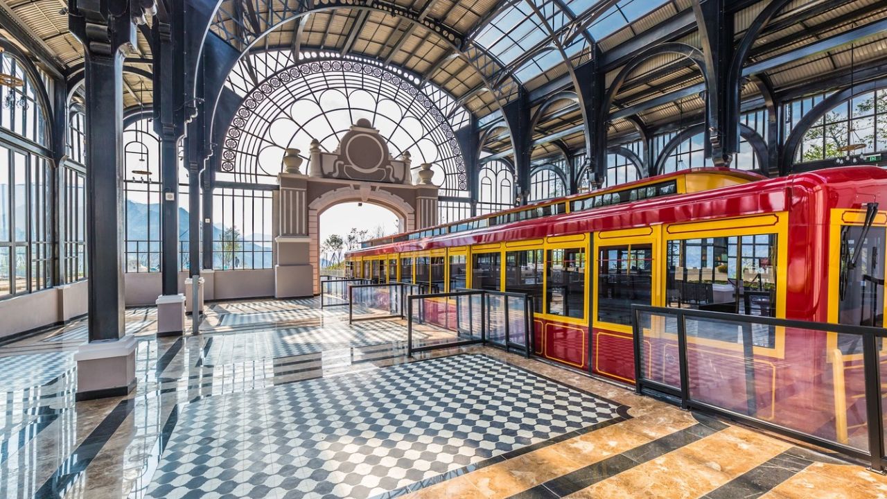 Ticket purchase locations and departure times for Muong Hoa Funicular