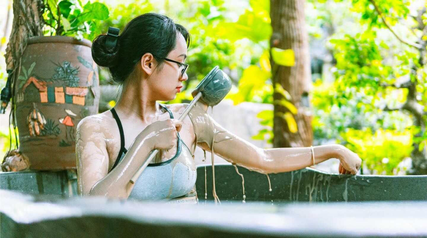 Suối nước nóng Thần Tài