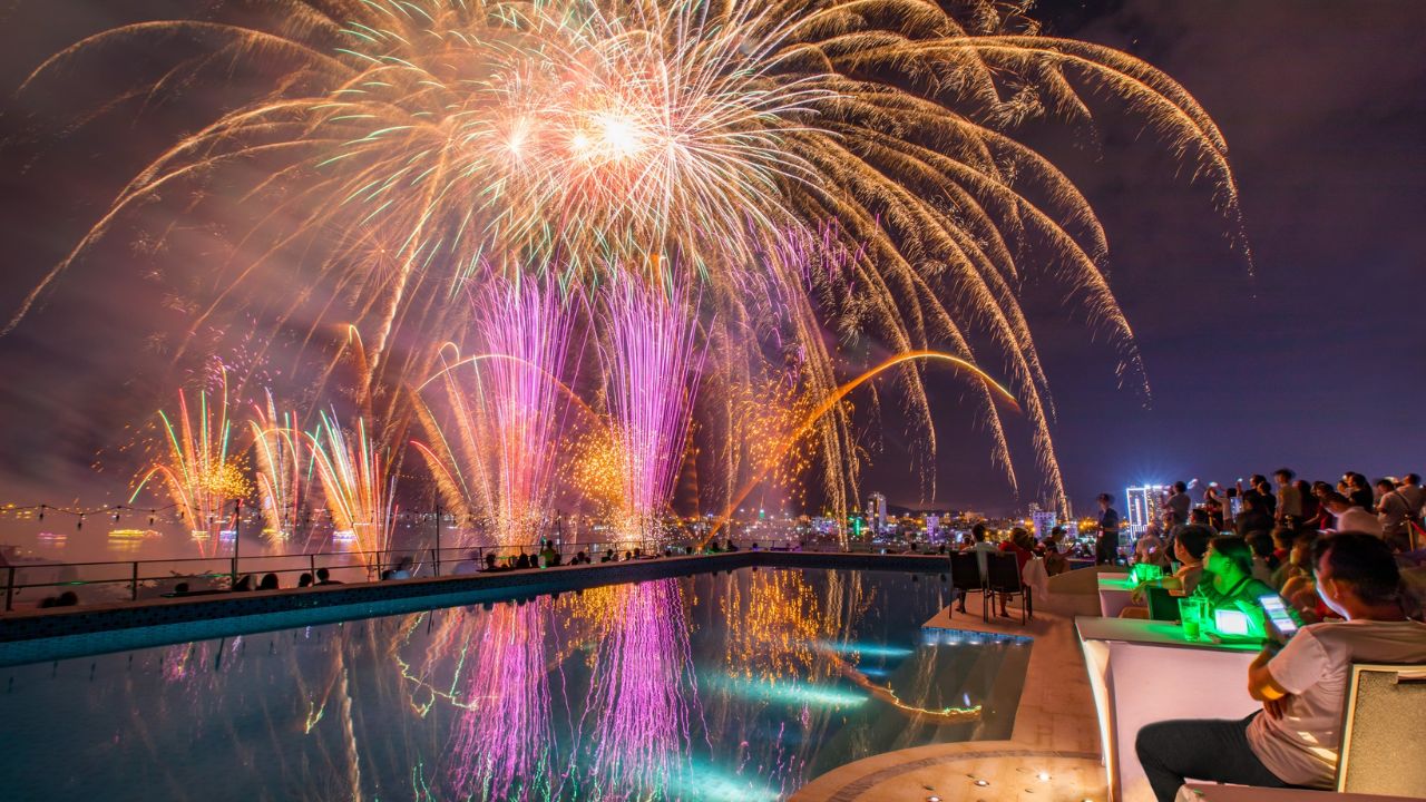 Watching fireworks at Sky Bars and Rooftop cafes