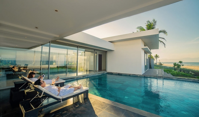 Luxurious 5 Bed Room Beachfront Pool Villa (4 bathrooms)