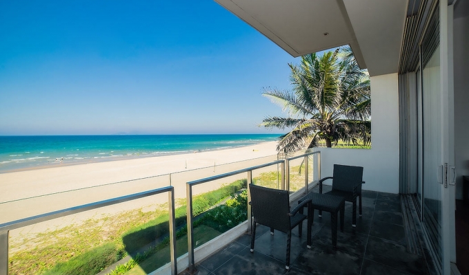Luxurious 5 Bed Room Beachfront Pool Villa (4 bathrooms)