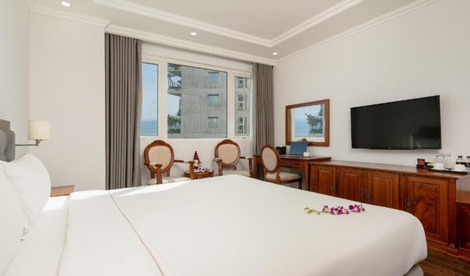 Saphire Room