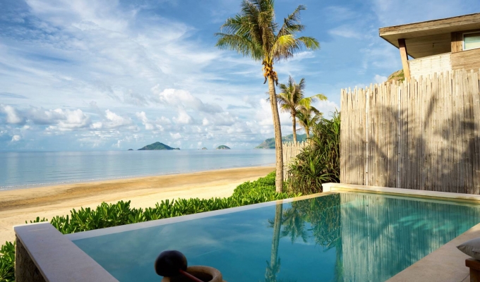 Biệt thự hai tầng hướng biển hồ bơi riêng