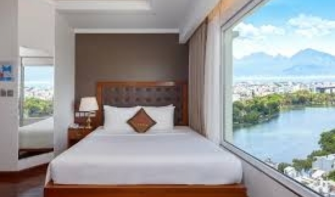 Deluxe King Lake View