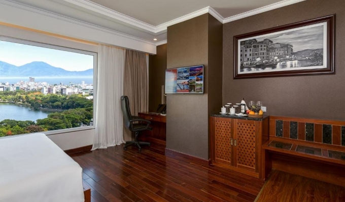 Deluxe King Lake View