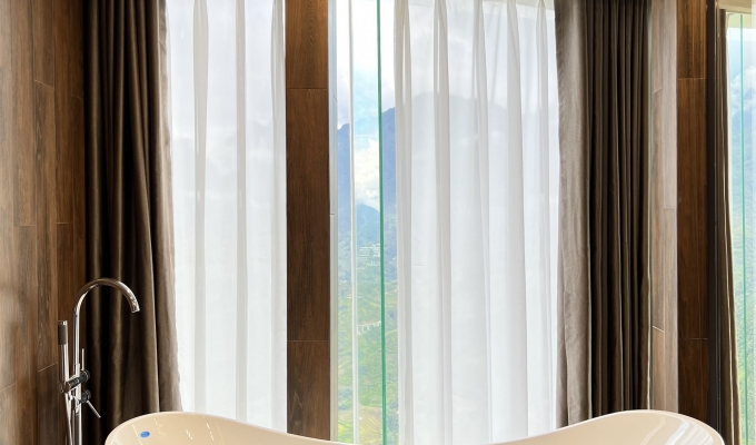 DELUXE MOUNTAIN BALCONY VIEW